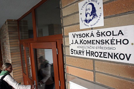 univerzita-j-a-komenskeho-ve-starem-hrozenkove.jpg